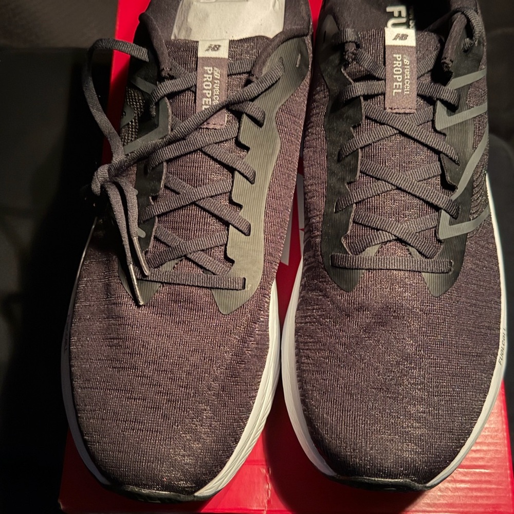 New Balance FuelCell Propel V4 - Black & White
